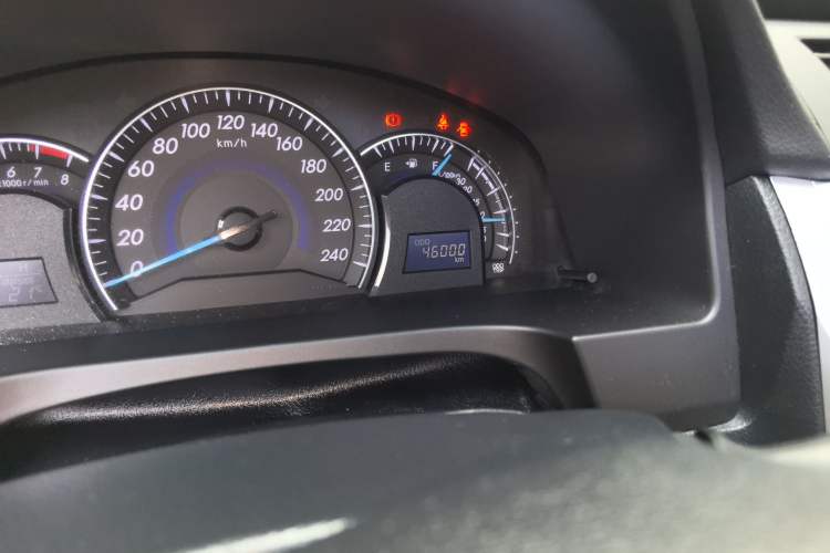 Used Toyota Camry 2015 2.0G Premier Edition Odometer Close Up