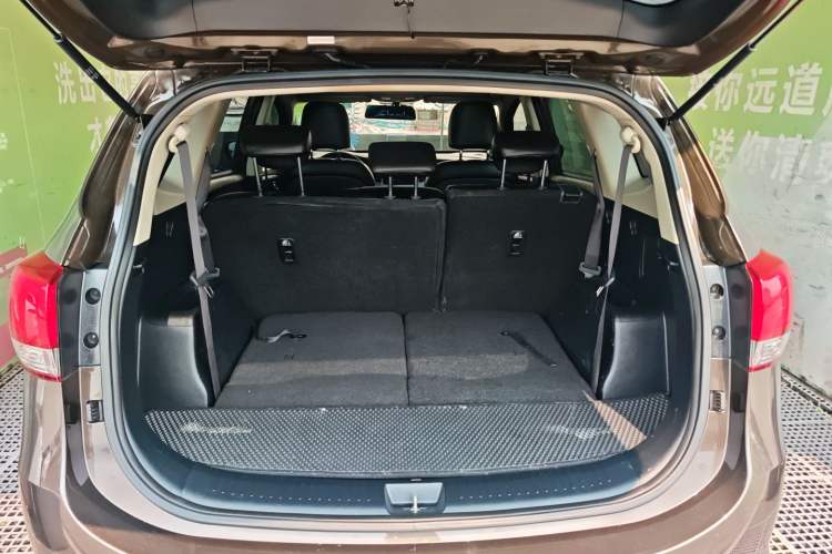 Used Kia Carens 2013 2.0L 7-Seater Automatic Standard Version China IV Standard Trunk