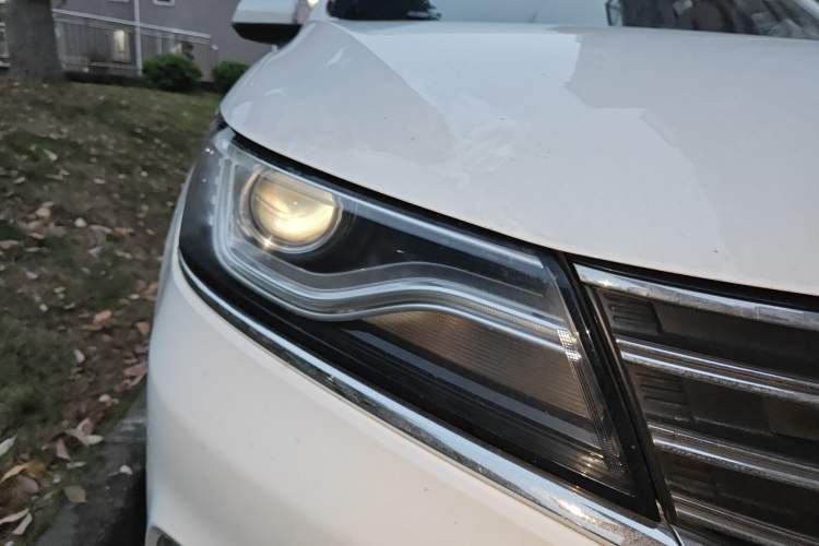 Used Roewe RX5 2018 30T Two-Wheel Drive Automatic Internet Smart Edition Right Front Headlight