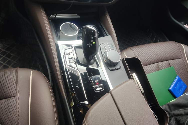 Used BMW 5 Series 2023 530Li Leading Model M Sport Package Gear Lever