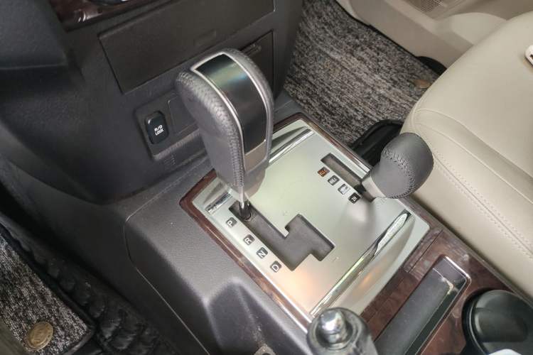 Used Mitsubishi Pajero  Gear Lever