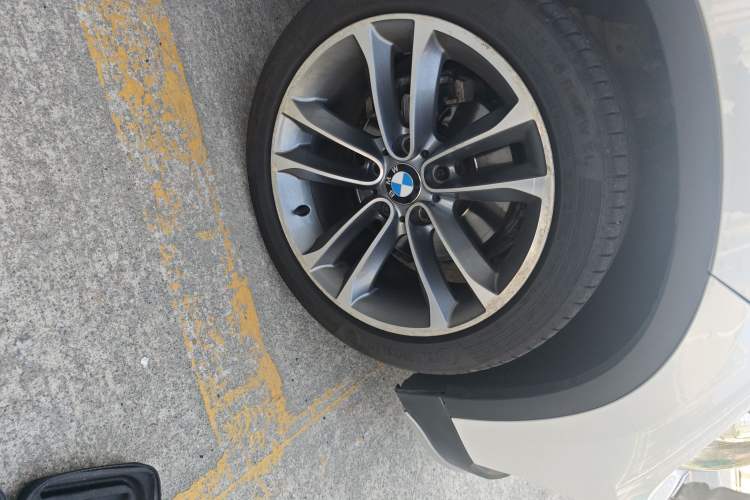 Used BMW X1 2015 sDrive18i Leading Edition
