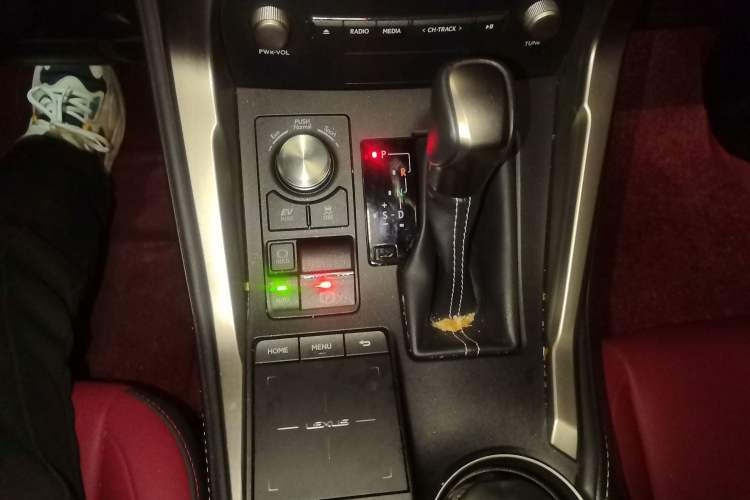 Used Lexus NX 2020 300h Front-Drive FENGSHANG Version China VI Standard Gear Lever