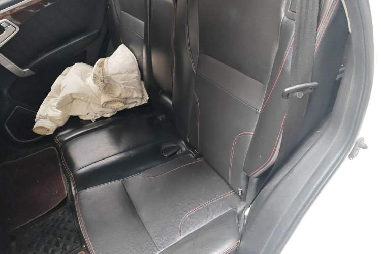 Used Geely Auto GX7 2015 Sports Edition 2.0L Automatic Luxury Upgrade Version China V Standard