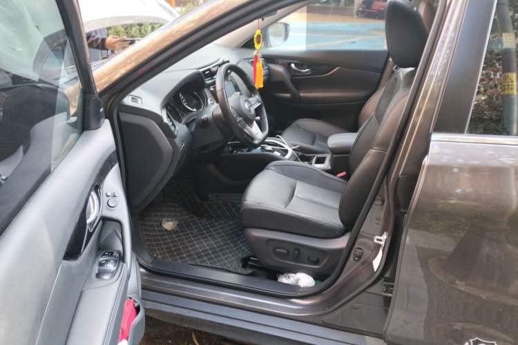 Used Nissan X-Trail 2023 Classic 2.0L Two-Wheel Drive Smart Connect Premium Edition
