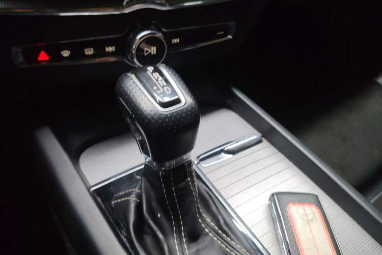 Used Volvo XC60 2019 T5 4x4 Zhiyuan Sport Edition China V Standard Gear Lever