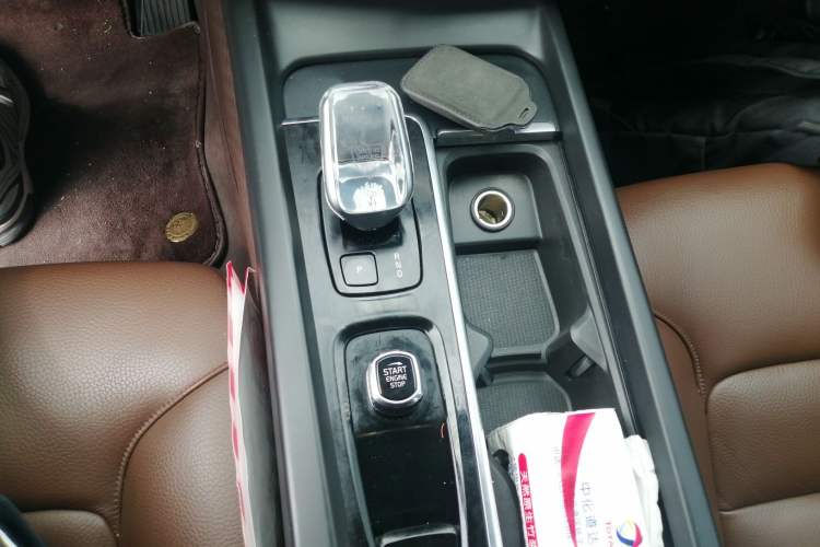 Used Volvo XC60 2023 B5 4x4 Smart Luxury Edition Gear Lever