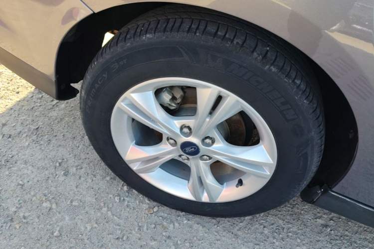 Used Ford Focus 2012 Sedan 1.6L Manual Fashion Edition Right Rear Wheel Hub