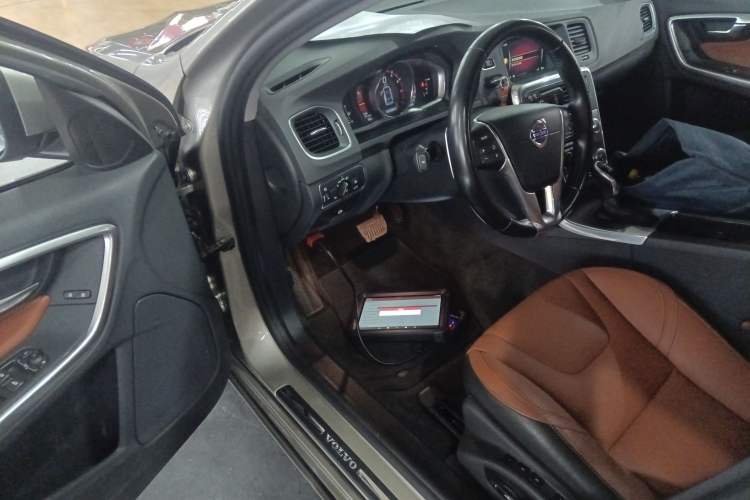 Used Volvo V60 2015 T5 Zhiya Edition