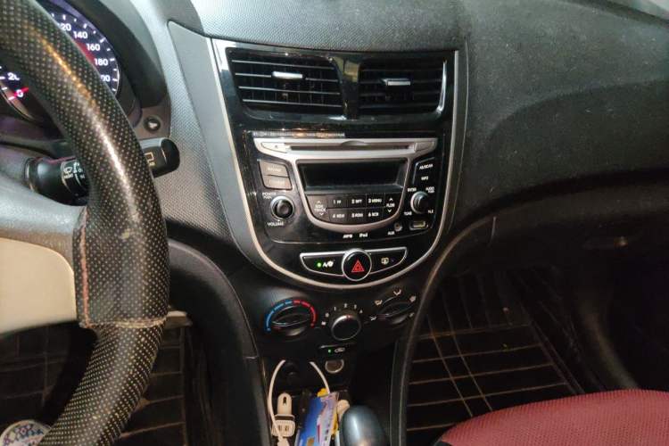 Used Hyundai Verna Ray 2014 1.4L Automatic GLX
