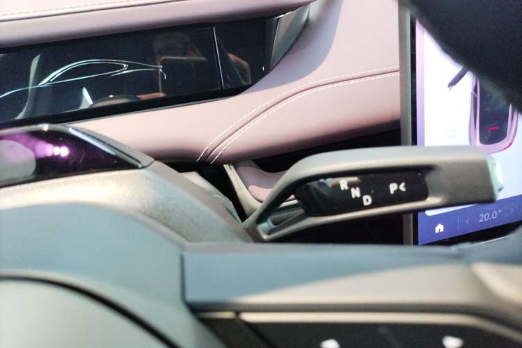 Used Xiaomi Auto SU7 2024 Four-Wheel Drive Ultra-Long Range Advanced Intelligent Driving Max Edition
