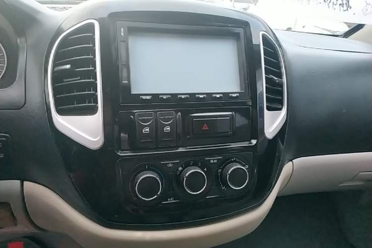 Used FORTHING Lingzhi 2016 M3 1.6L 7-Seater Luxury Model China V Standard
