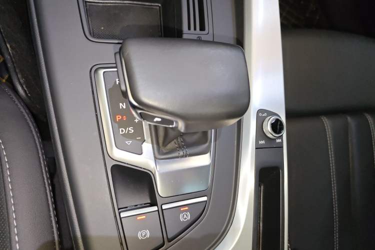 Used Audi A4L 2022 40 TFSI Fashion Dynamic Model
