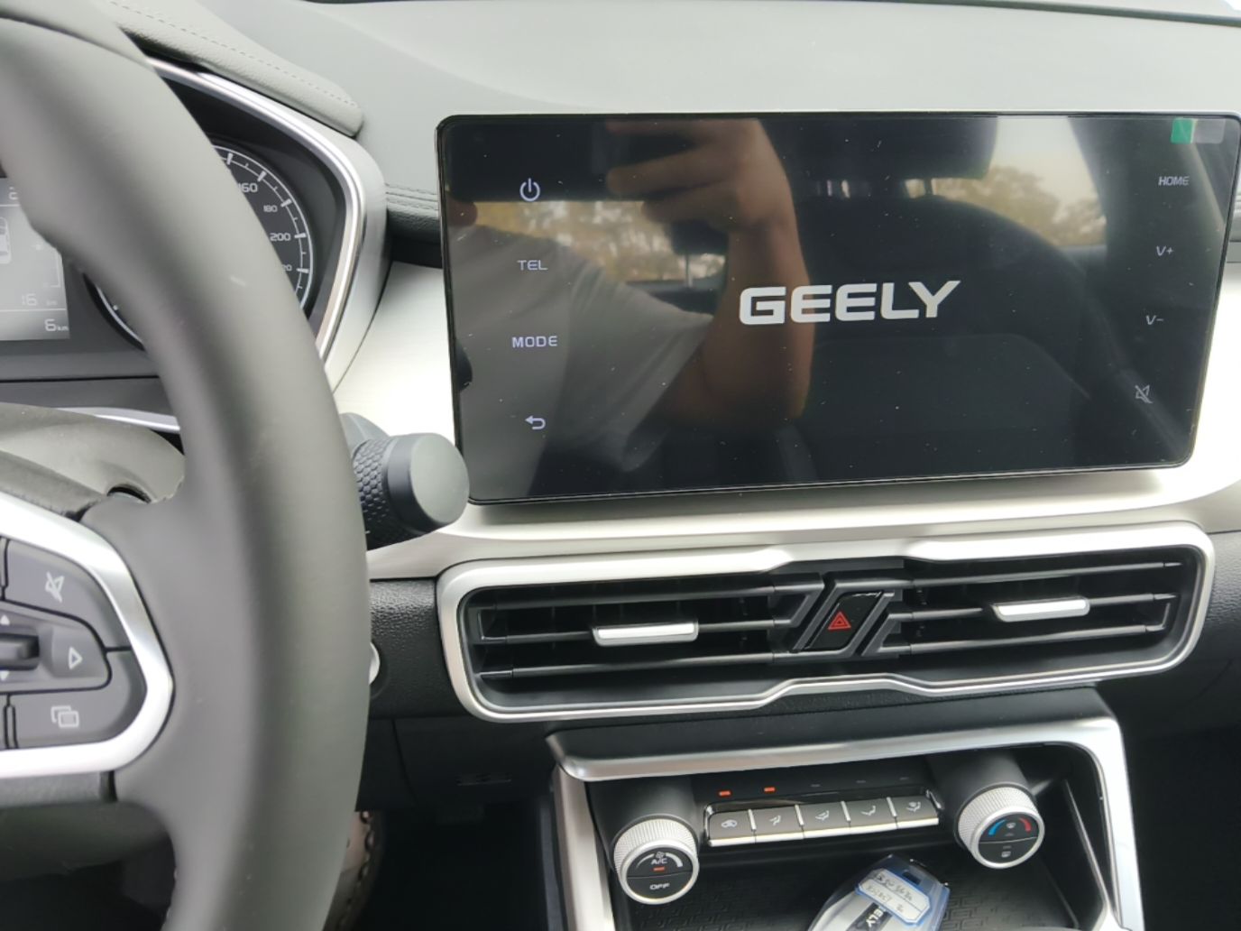 Geely Auto Coolray 2025 1.5L CVT Super Edition — снимка 15