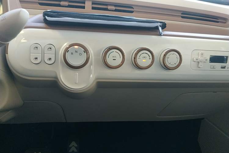 Used Bestune Pony 2026 222km Colorful Horse Audio And AC Panel