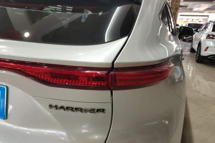 Used Toyota Harrier 2022 2.0L CVT Two-Wheel Drive Deluxe Edition