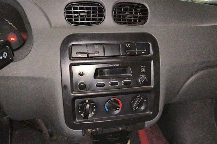 Used Wuling Zhiguang 2010 1.0L New Version Practical Short-Body L2Y
