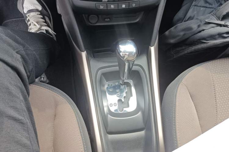 Used Peugeot 2008 2014 1.6L Automatic Fashion Edition Gear Lever