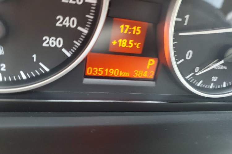 Used BMW 3 Series 2011 320i Coupe Odometer Close Up