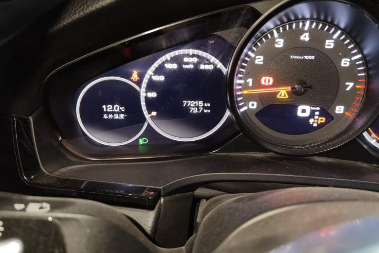 Used Porsche Cayenne 2018 Cayenne 3.0T Odometer Close Up