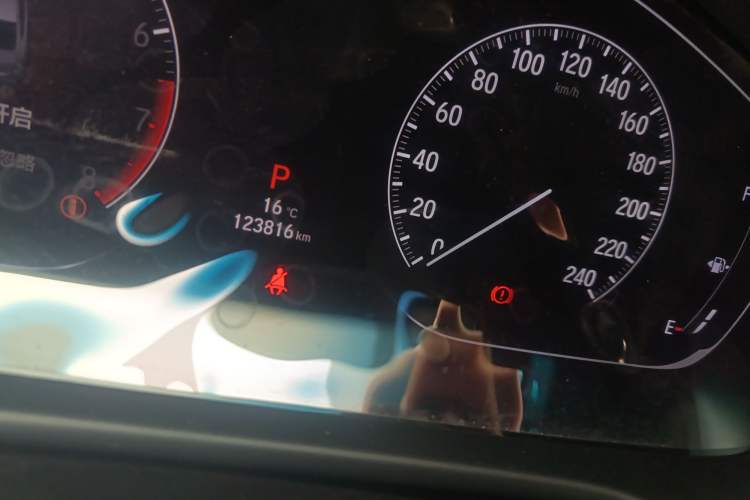 Used Honda Accord 2018 260TURBO Luxury Edition China V Emission Standard Odometer Close Up