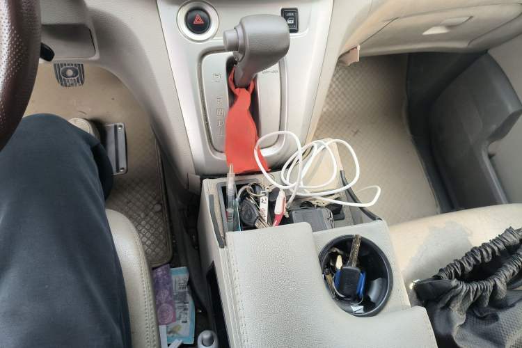 Used Nissan NV200 2014 1.6L CVT Luxury Model China IV Standard Gear Lever