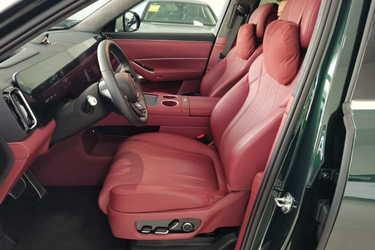 Used Hima AITO M8 2025 Extended-Range Max+ Version 53.4 kWh 5-Seater Edition Left Front Seat