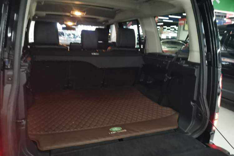 Used Land Rover Discovery 2015 3.0 SC V6 SE Trunk
