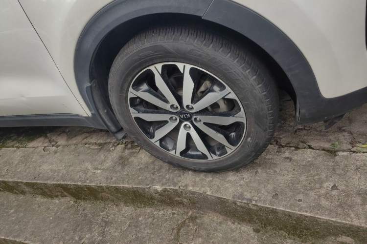 Used Kia KX5 2017 1.6T Automatic Two-Wheel Drive 15th Anniversary Special Edition DLX Right Front Wheel Hub