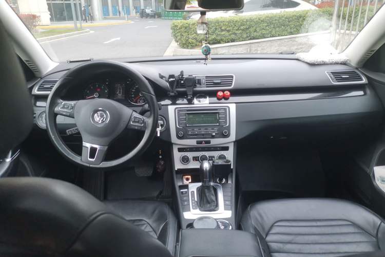 Used Volkswagen Magotan 2012 1.8TSI Luxury Model Center Console