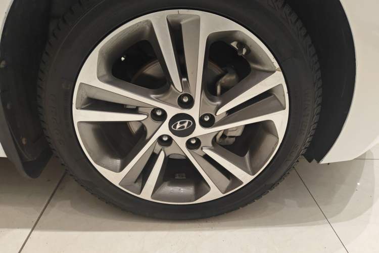 Used Hyundai Elantra (6th Generation / Lingdong) 2016 1.6L Automatic ZhiXuan – Elite Version Right Front Wheel Hub