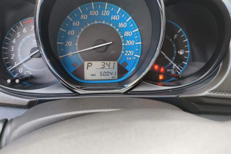 Used Toyota YARiS L Zhi Xuan 2015 1.5E Automatic Charm Edition Odometer Close Up