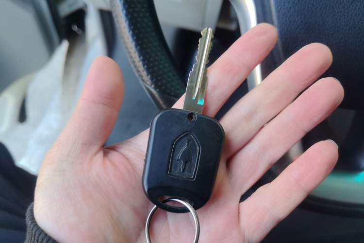 Used Jinbei Hiace X30 2021 1.5L Wealthy Single-Steaming Air-Conditioned Van China VI Standard SWC15M Vehicle Key