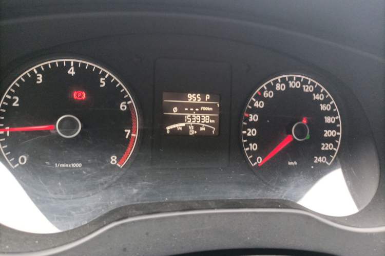 Used Volkswagen Sagitar 2012 1.6L Automatic Fashion Edition Odometer Close Up