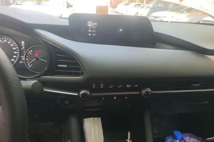 Used Mazda 3 Axela 2022 2.0L Automatic Zhiqing Edition Audio And AC Panel
