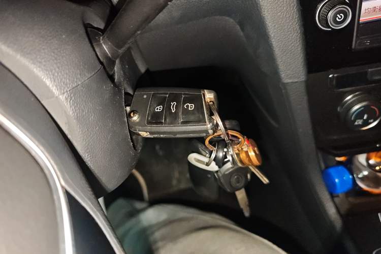 Used Volkswagen Golf 2017 1.6L Automatic Comfort Million-Vehicle Anniversary Edition
