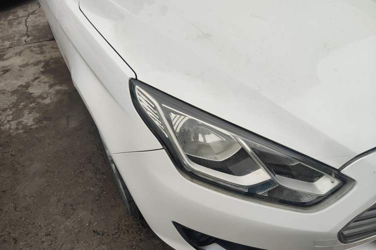 Used Ford Escort 2015 1.5L Automatic Fashion Model Right Front Headlight