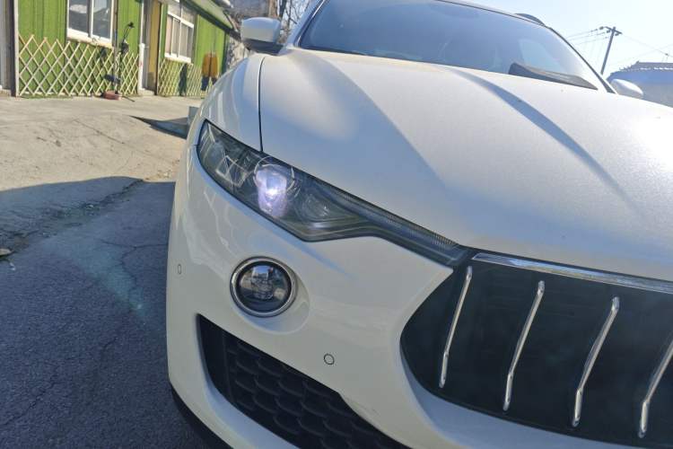 Used Maserati Levante 2018 3.0T Standard Edition Right Front Headlight