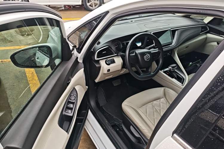 Used Buick GL6 2018 18T 6-Seater Elite Model
