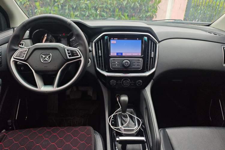 Used JMC Yusheng S350 2016 2.0T Automatic Two-Wheel Drive Gasoline Luxury Edition 5 Seats
