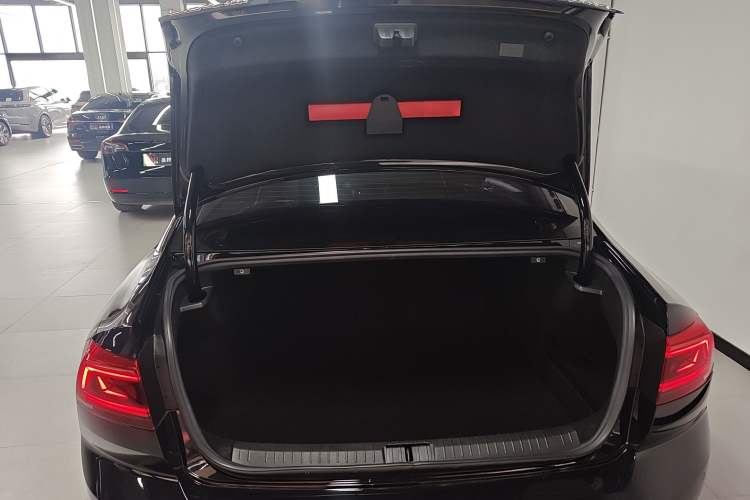 Used Volkswagen Magotan 2020 330TSI DSG Leading Model Trunk