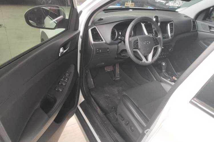 Used Hyundai Tucson 2018 1.6T Dual-Clutch Two-Wheel Drive 15th Anniversary Special Edition
