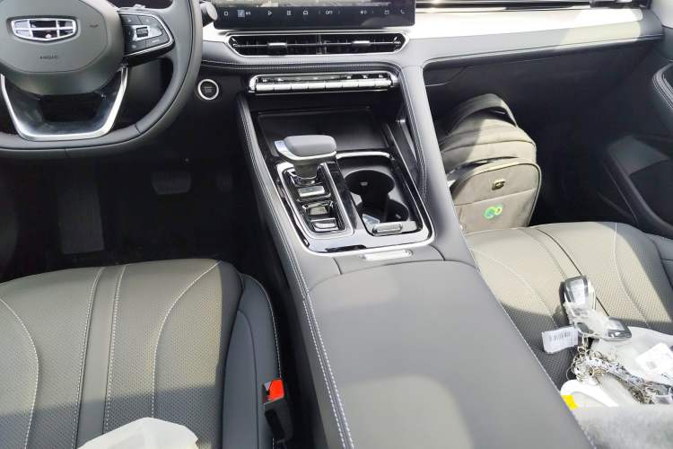 Used Geely Auto Preface 2026 Model Oriental Yao 1.5TD Fuyao Edition Gear Lever