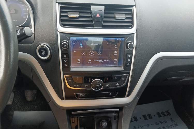 Used Geely Auto Emgrand 2016 Sedan 1.5L Manual Upward Edition Audio And AC Panel