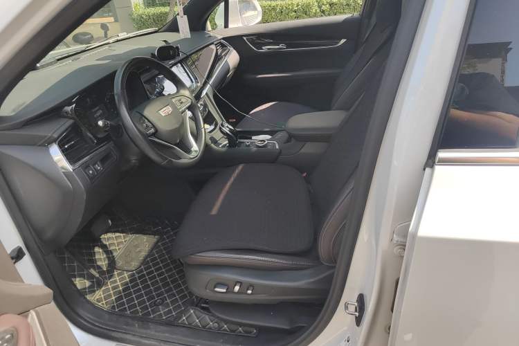 Used Cadillac XT6 2021 28T Six-Seater Four-Wheel-Drive Luxury Version Left Front Seat