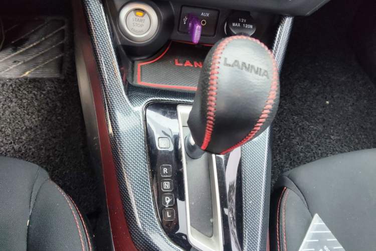 Used Nissan Lannia 2016 1.6L CVT Smart Cool Edition Gear Lever