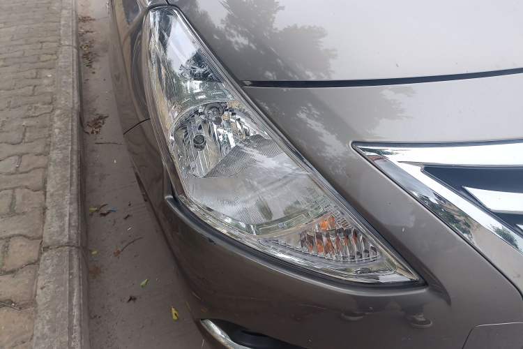 Used Nissan Sunny 2015 1.5XE Manual Comfort Edition Right Front Headlight