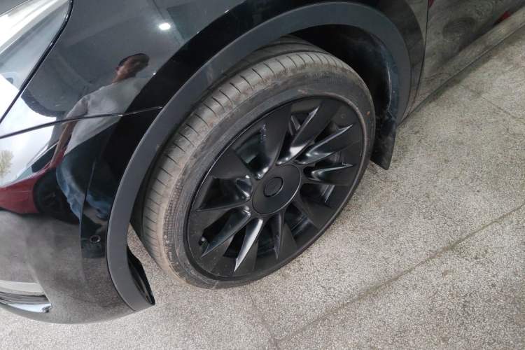 Used Tesla Model Y 2022 Long-Range All-Wheel-Drive Version
