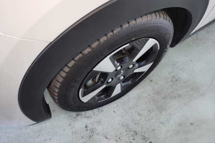 Used Wuling Bingo PLUS 2024 510 km Range 5-Seater Version Left Front Wheel Hub