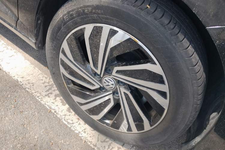 Used Volkswagen Sagitar 2022 280TSI DSG Excellence Edition Right Front Wheel Hub